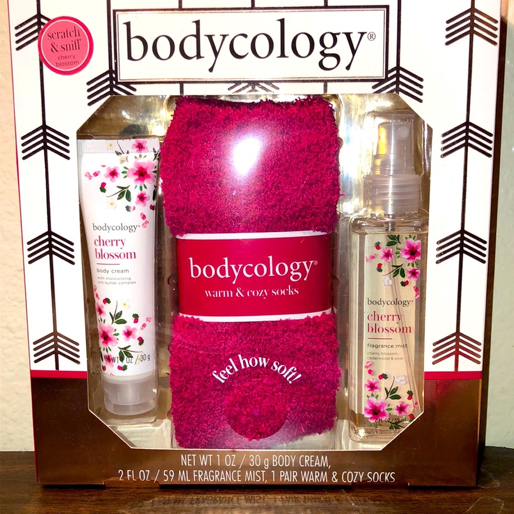 Bodycology cherryBlosson cream and perfume missFree warm socks